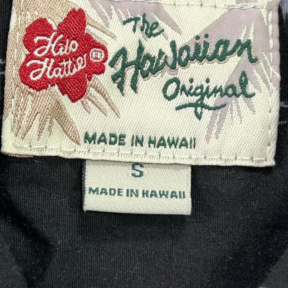 Hilo Hattie Hawaiian Shirt Mens Small Black Sea Turtle Palm‎ Tree Aloha Print